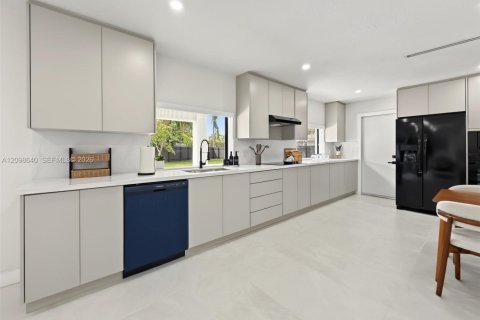 Casa en venta en Palmetto Bay, Florida, 4 dormitorios, 172.8 m2 № 2398143 - foto 16