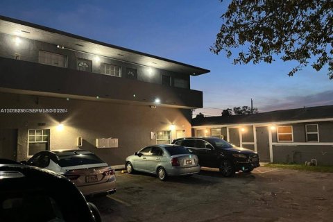 Copropriété à louer à West Park, Floride: 290.23 m2 № 2248986 - photo 3