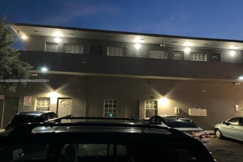 Copropriété à louer à West Park, Floride: 290.23 m2 № 2248986 - photo 4
