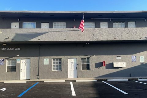 Copropriété à louer à West Park, Floride: 290.23 m2 № 2248986 - photo 2