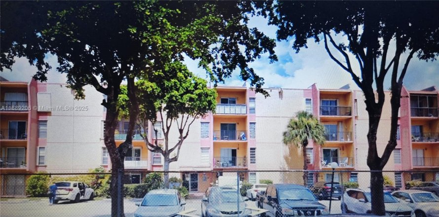 Condo in Miami, Florida, 3 bedrooms  № 1941138