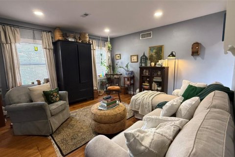 House in Zephyrhills, Florida 3 bedrooms, 205.13 sq.m. № 1919742 - photo 7