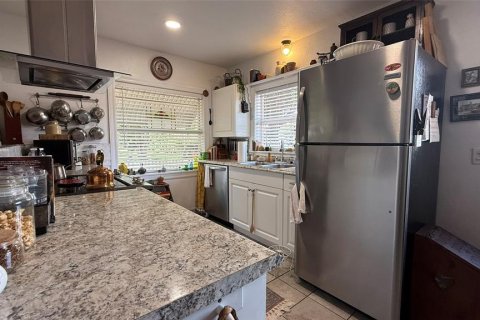 House in Zephyrhills, Florida 3 bedrooms, 205.13 sq.m. № 1919742 - photo 13