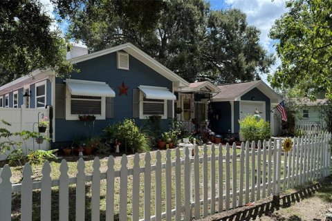 House in Zephyrhills, Florida 3 bedrooms, 205.13 sq.m. № 1919742 - photo 2