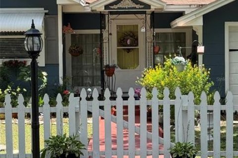 House in Zephyrhills, Florida 3 bedrooms, 205.13 sq.m. № 1919742 - photo 5