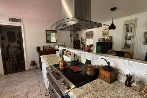 House in Zephyrhills, Florida 3 bedrooms, 205.13 sq.m. № 1919742 - photo 14