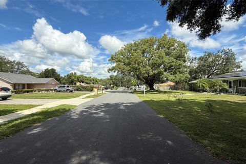 House in Zephyrhills, Florida 3 bedrooms, 205.13 sq.m. № 1919742 - photo 4