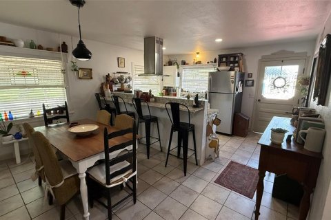 House in Zephyrhills, Florida 3 bedrooms, 205.13 sq.m. № 1919742 - photo 12