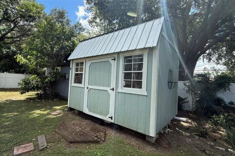 House in Zephyrhills, Florida 3 bedrooms, 205.13 sq.m. № 1919742 - photo 26