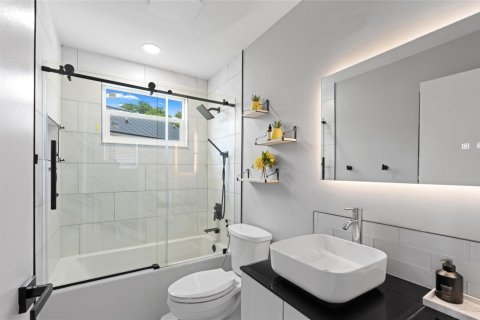 Villa ou maison à vendre à Sunrise, Floride: 4 chambres, 199 m2 № 2270968 - photo 21