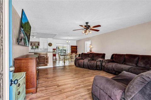 House in Edgewater, Florida 4 bedrooms, 145.3 sq.m. № 2205675 - photo 5