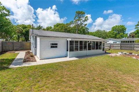 House in Edgewater, Florida 4 bedrooms, 145.3 sq.m. № 2205675 - photo 30