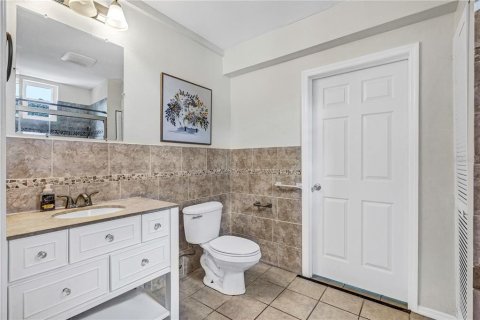 House in Edgewater, Florida 4 bedrooms, 145.3 sq.m. № 2205675 - photo 18