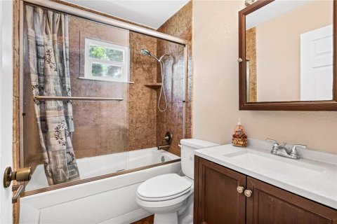 House in Edgewater, Florida 4 bedrooms, 145.3 sq.m. № 2205675 - photo 23