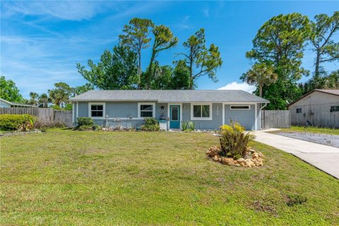 House in Edgewater, Florida 4 bedrooms, 145.3 sq.m. № 2205675 - photo 4