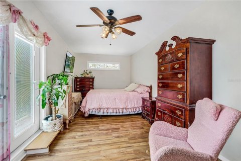 House in Edgewater, Florida 4 bedrooms, 145.3 sq.m. № 2205675 - photo 14