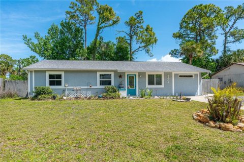 House in Edgewater, Florida 4 bedrooms, 145.3 sq.m. № 2205675