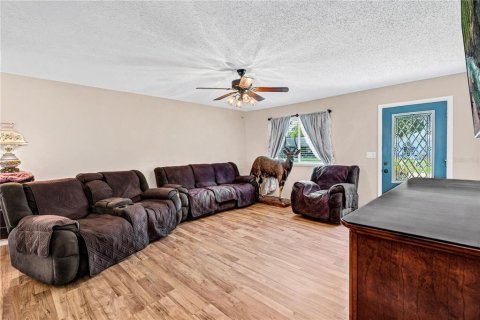 House in Edgewater, Florida 4 bedrooms, 145.3 sq.m. № 2205675 - photo 8