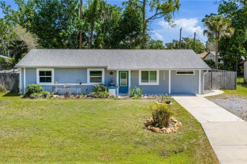 House in Edgewater, Florida 4 bedrooms, 145.3 sq.m. № 2205675 - photo 3