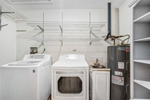 House in Edgewater, Florida 4 bedrooms, 145.3 sq.m. № 2205675 - photo 25
