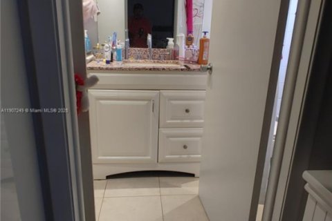 Купить кондоминиум в Дания-Бич, Флорида 1 спальня, 71.35м2, № 1963654 - фото 13