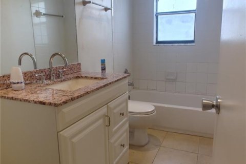 Купить кондоминиум в Дания-Бич, Флорида 1 спальня, 71.35м2, № 1963654 - фото 9