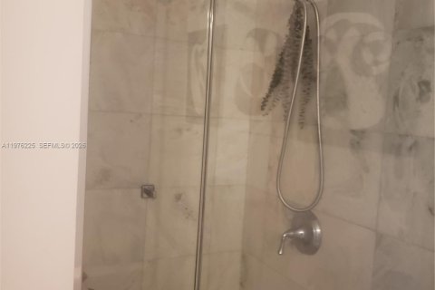 Condo in Miami, Florida  № 2042390 - photo 8