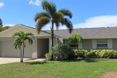 House in Clearwater, Florida 3 bedrooms, 147.25 sq.m. № 2305192