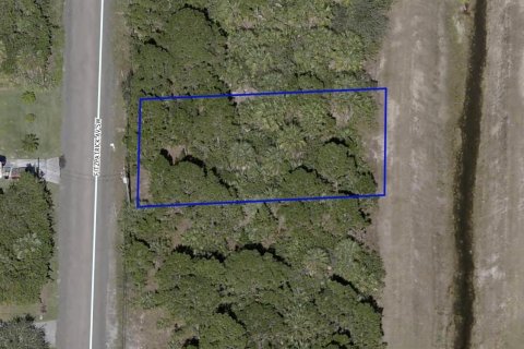 Land in Palm Bay, Florida № 846245 - photo 1