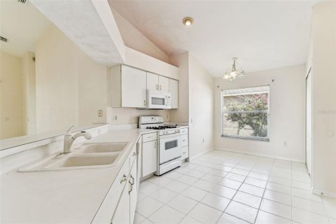 House in Tampa, Florida 4 bedrooms, 165.27 sq.m. № 1848063 - photo 17