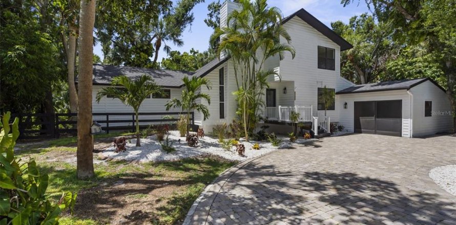 House in Nokomis, Florida 3 bedrooms, 254.09 sq.m. № 1857732