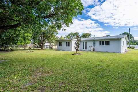 Купить виллу или дом в Лодерхилл, Флорида 4 спальни, 151.52м2, № 1971453 - фото 7