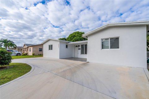 Купить виллу или дом в Лодерхилл, Флорида 4 спальни, 151.52м2, № 1971453 - фото 10