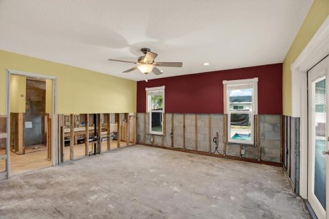 House in Treasure Island, Florida 4 bedrooms, 229.65 sq.m. № 1648965 - photo 13