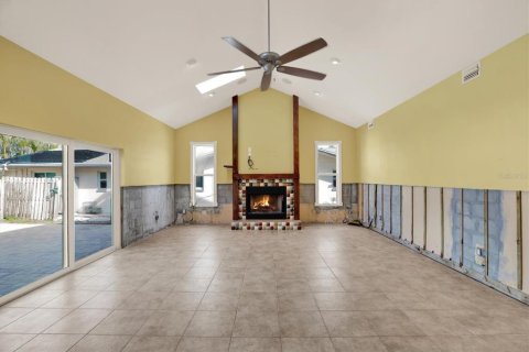 House in Treasure Island, Florida 4 bedrooms, 229.65 sq.m. № 1648965 - photo 5