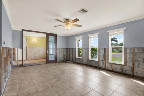 House in Treasure Island, Florida 4 bedrooms, 229.65 sq.m. № 1648965 - photo 7