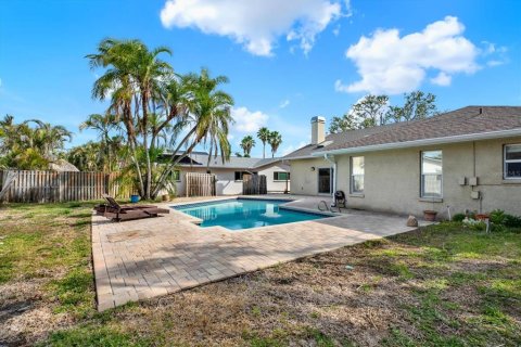 House in Treasure Island, Florida 4 bedrooms, 229.65 sq.m. № 1648965 - photo 16