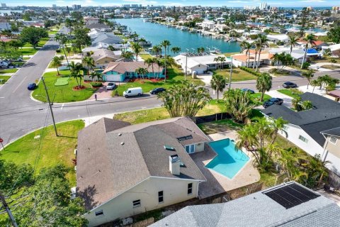 House in Treasure Island, Florida 4 bedrooms, 229.65 sq.m. № 1648965 - photo 4