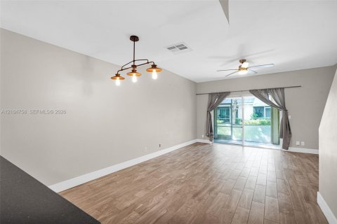 Touwnhouse à vendre à Plantation, Floride: 2 chambres, 103.12 m2 № 2412899 - photo 4