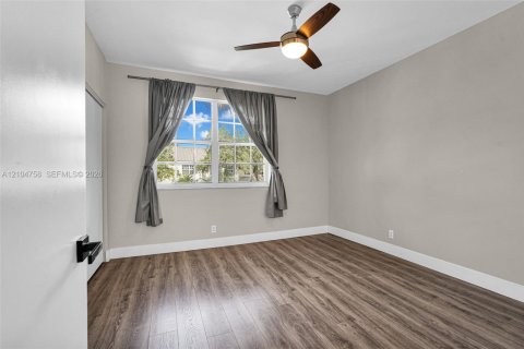 Touwnhouse à vendre à Plantation, Floride: 2 chambres, 103.12 m2 № 2412899 - photo 6