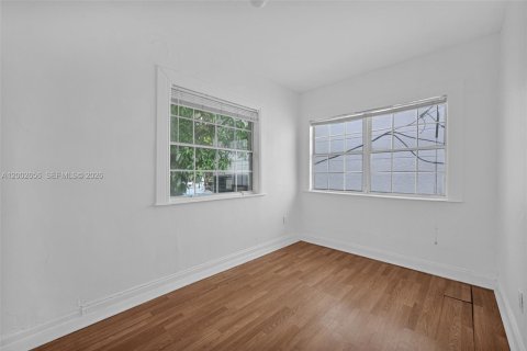 Commercial property in Miami, Florida № 2066578 - photo 18