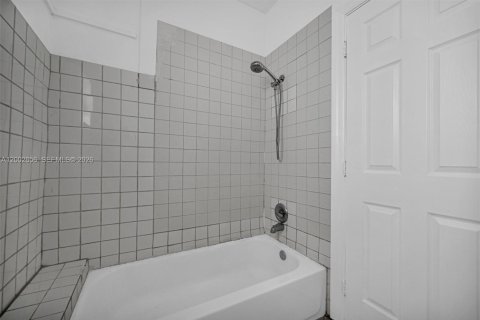 Commercial property in Miami, Florida № 2066578 - photo 21