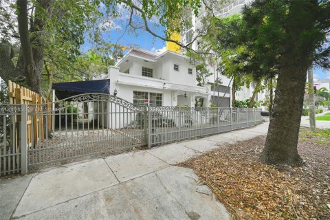 Commercial property in Miami, Florida № 2066578 - photo 6