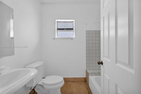 Commercial property in Miami, Florida № 2066578 - photo 20