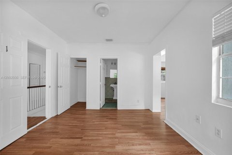 Commercial property in Miami, Florida № 2066578 - photo 15