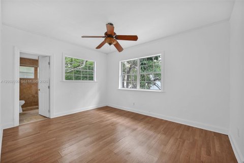 Commercial property in Miami, Florida № 2066578 - photo 23