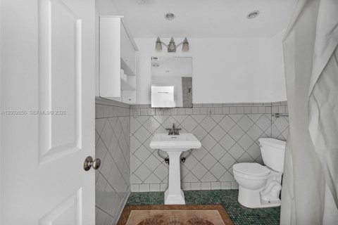 Commercial property in Miami, Florida № 2066578 - photo 16