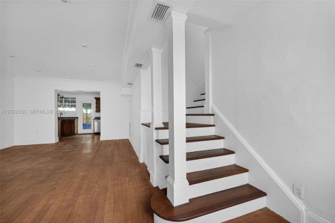 Commercial property in Miami, Florida № 2066578 - photo 29