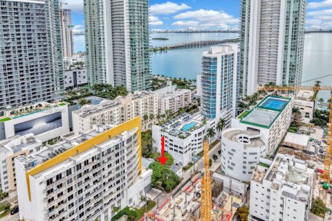 Commercial property in Miami, Florida № 2066578 - photo 1