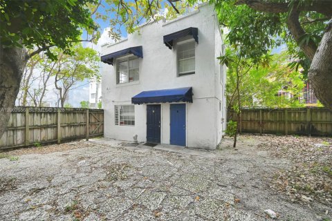 Commercial property in Miami, Florida № 2066578 - photo 9